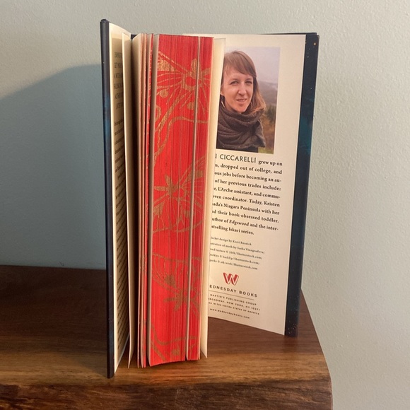 Heartless Hunter - The Crimson Moth - Book 1. Custom sprayed edges - Picture 4 of 5